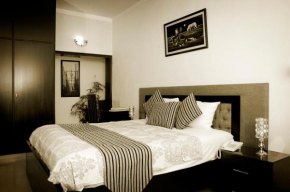 Гостиница Royal Elegance Hotel  Лахор